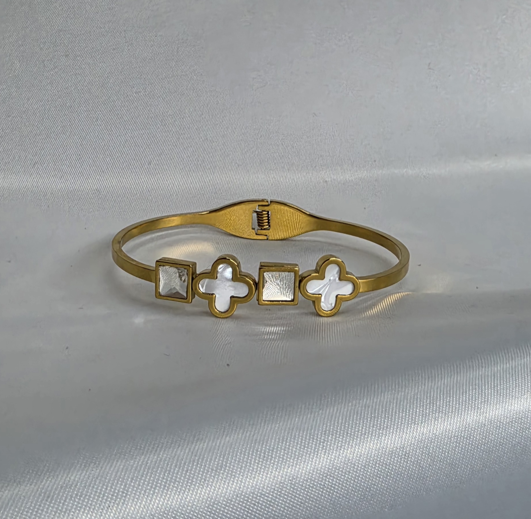 Emerald Line Gold Kada — view 2
